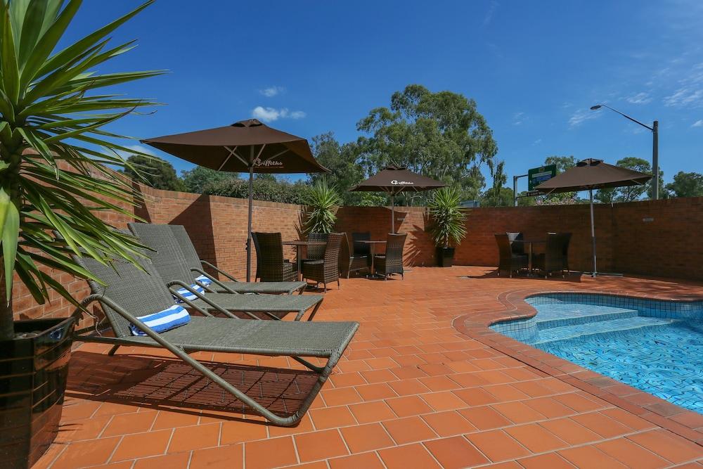 Best Western Plus Hovell Tree Inn Олбері Екстер'єр фото