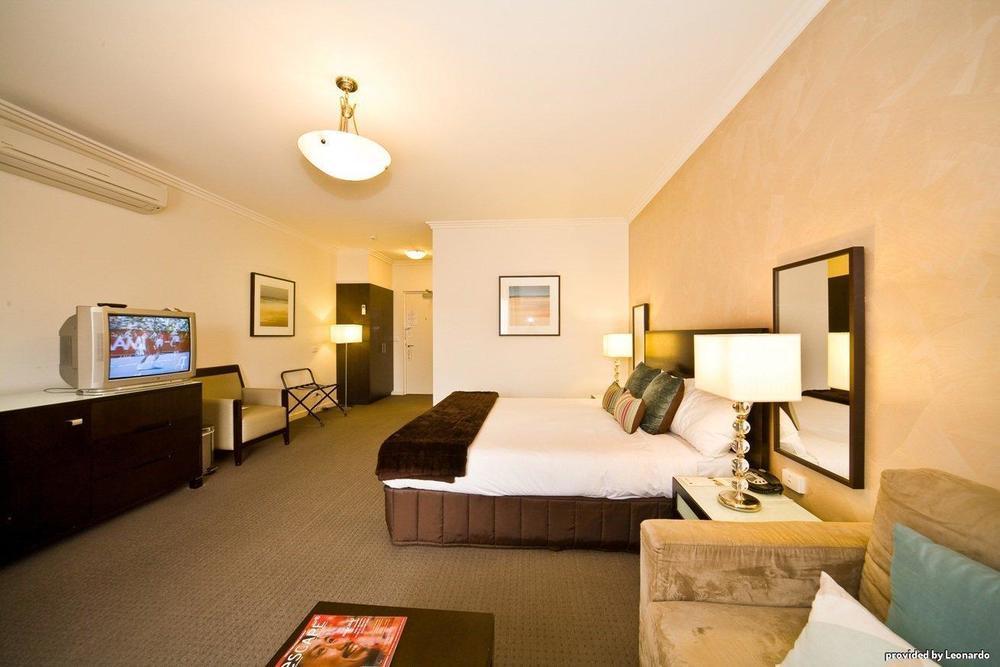 Best Western Plus Hovell Tree Inn Олбері Номер фото