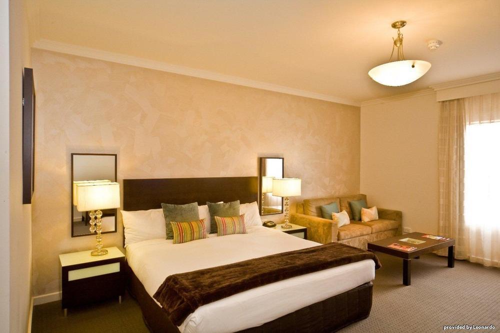 Best Western Plus Hovell Tree Inn Олбері Номер фото