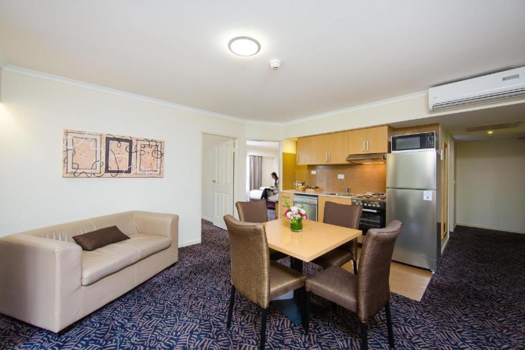Best Western Plus Hovell Tree Inn Олбері Екстер'єр фото