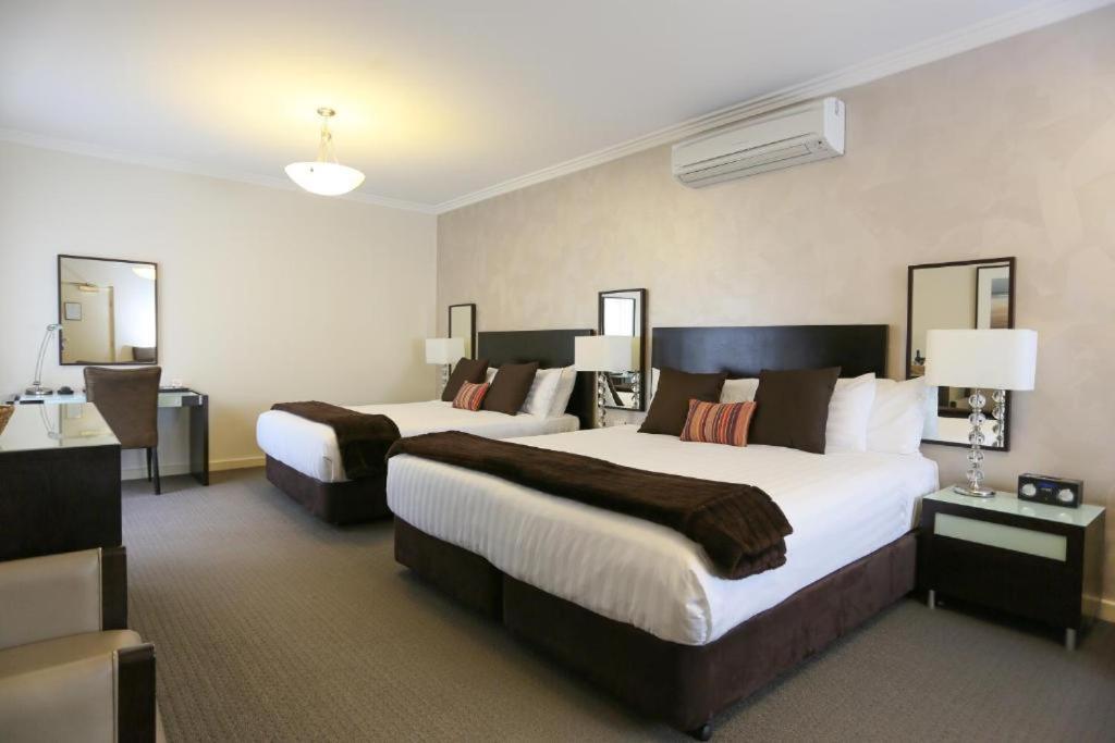 Best Western Plus Hovell Tree Inn Олбері Екстер'єр фото