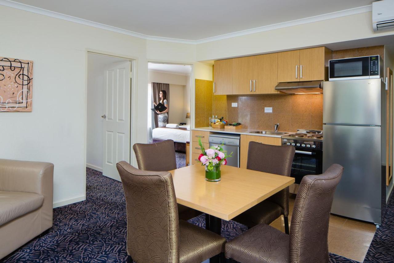 Best Western Plus Hovell Tree Inn Олбері Екстер'єр фото